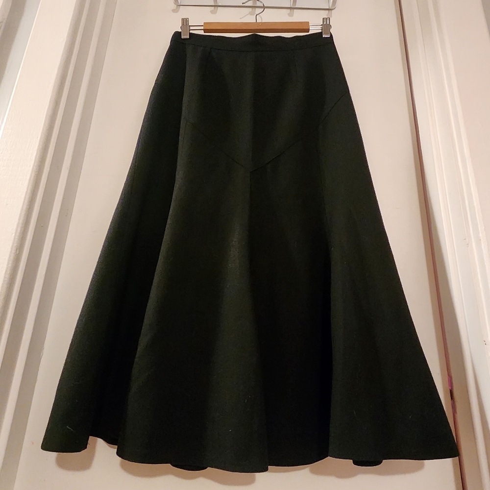 Simon Chang Elegant Black Full Skirt 100% Wool